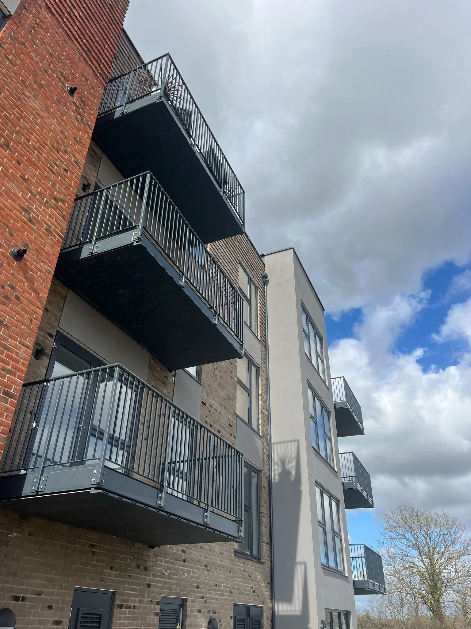 Outside-View-Of-Aluminium-Balcony-Solutions-Decking-Cladding-S-Fabs-Willowbrrok-006