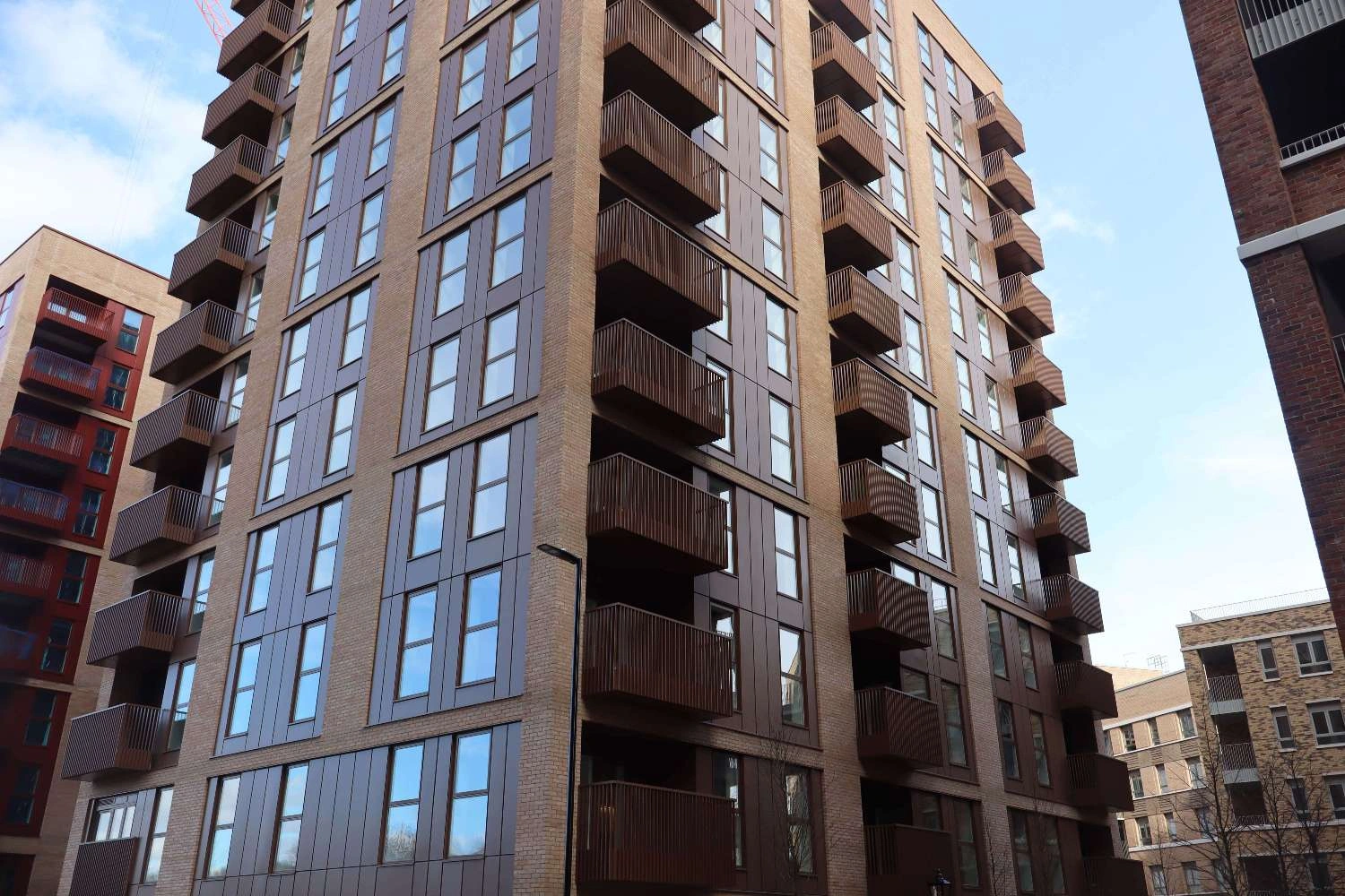 Outside-View-AliDeck-Aluminium-Decking-Balustrade-Clarendon-Road-Dearneside-012
