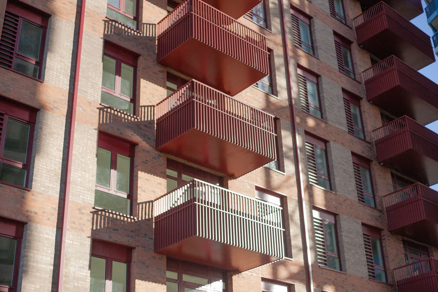Aluminium balcony soffit cladding on a multi-storey residential building, AliClad is supplied by AliDeck