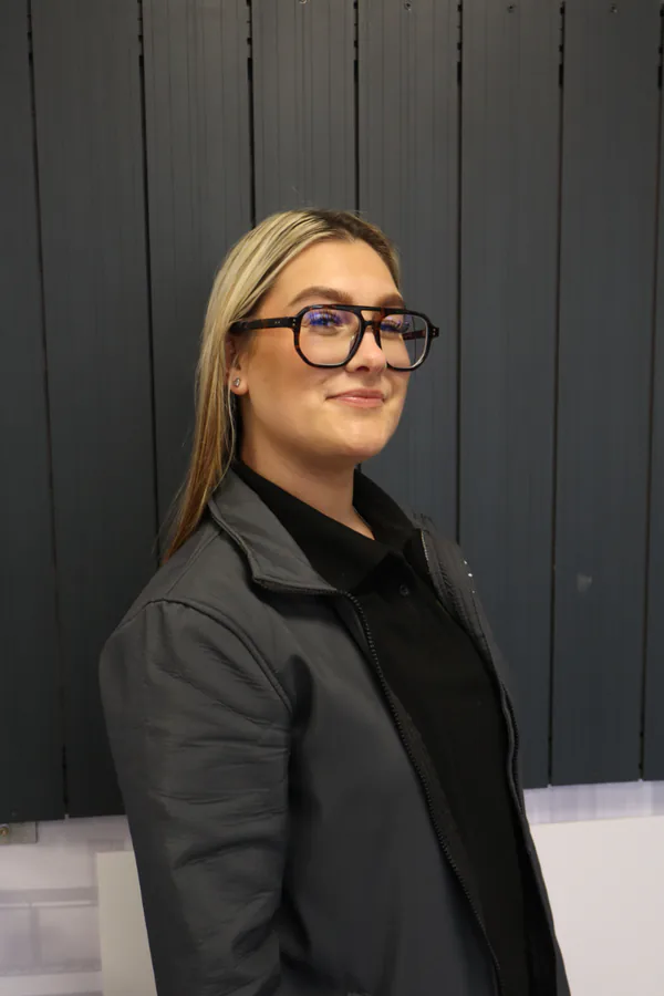 03-AliDeck-Meet-The-Team-Billie-Wood