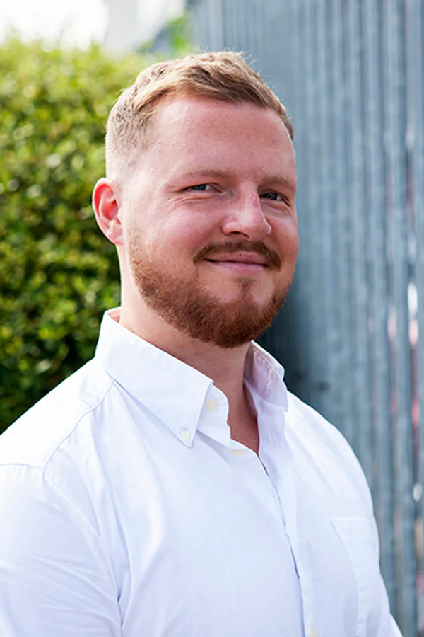 08-AliDeck-Meet-The-Team-Images-3